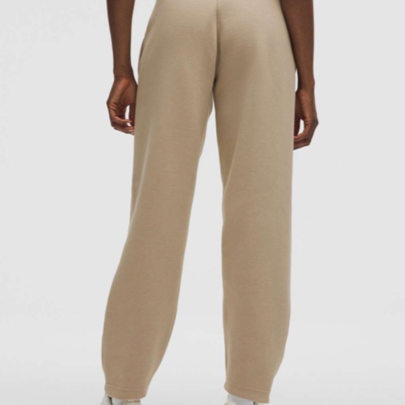 LULULEMON HEAVEYWEIGHT FLEECE SWEATPANT. SHEER OAK - Picture 9 of 10